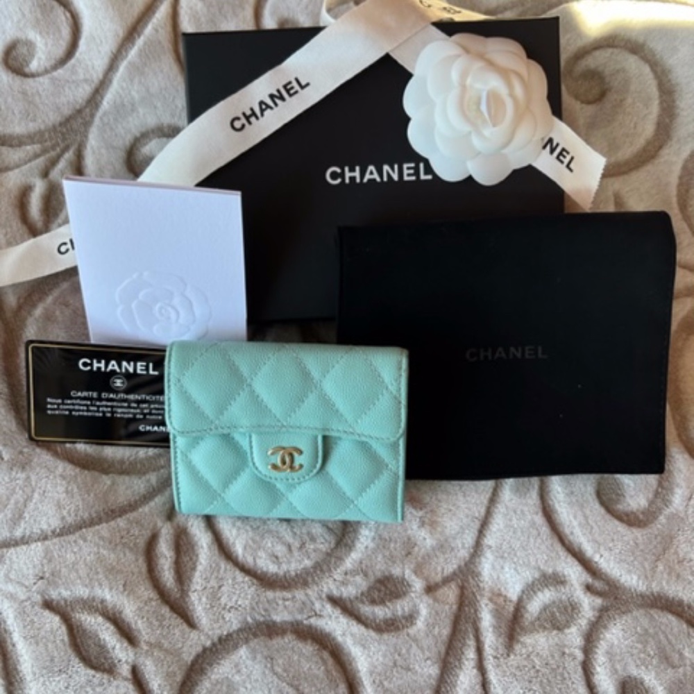 Chanel Caviar Leather Flap Card Holder Wallet